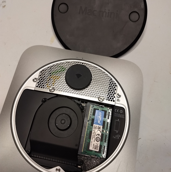 Apple Mac Mini Silver & Travel size desktop